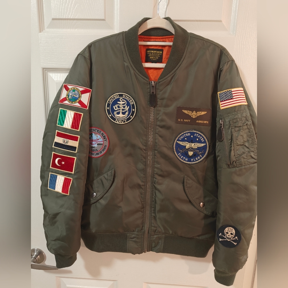 Vintage Avirex US Navy Souvenir Jacket MA-1 Desert Shield flight sukajan bomber